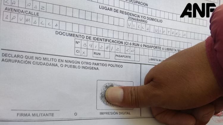 La huella dactilar del diputado Quispe no coincide con la que aparece en el registro como militante del MAS. Foto: ANF.