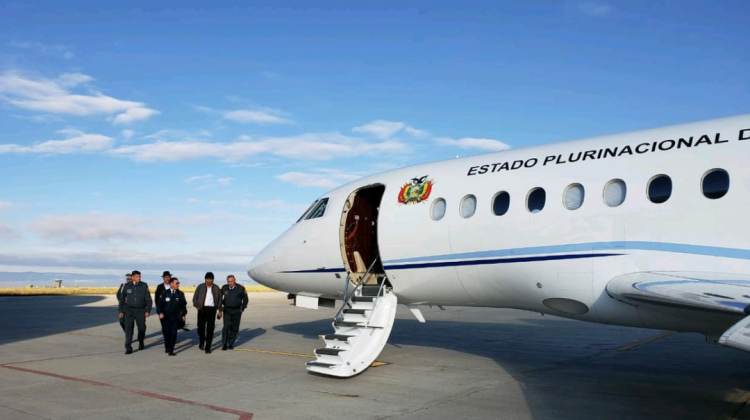 Evo Morales aborda el hangar presidencial. Foto: Ministerio de Comunicación