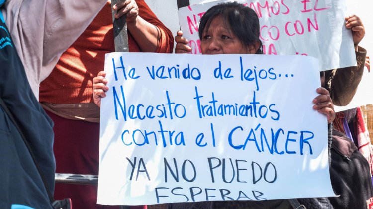 Una paciente con cáncer clama por atención al Gobierno. Foto: Asociación de Familiares y Pacientes con Cáncer