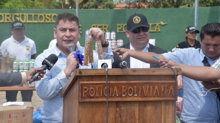 El ministro de Gobierno, Carlos Romero, presentó hoy a los aprehendidos. Foto: Ministerio de Gobierno
