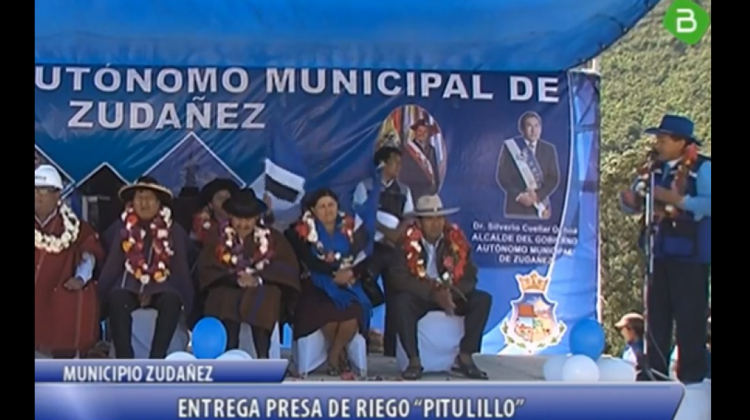 Transmisión de Bolivia TV de uno de los actos de entrega del Gobierno. Foto: Captura de pantalla BTV.