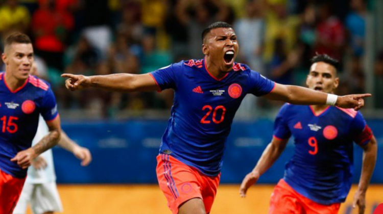 Roger Martínez celebra el primer gol que convirtió para Colombia. Foto: @CopaAmerica