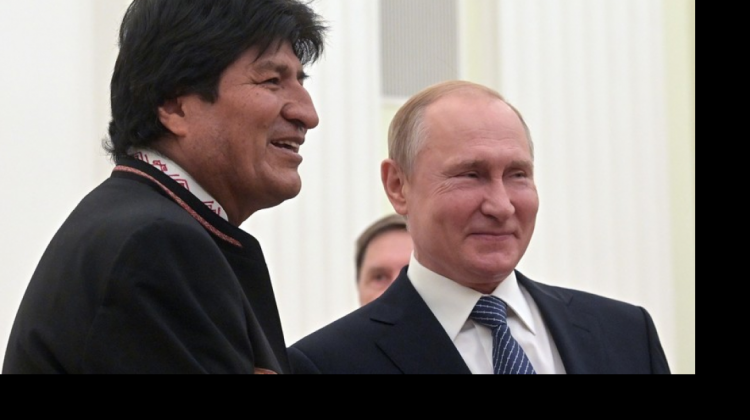 Presidente de Bolivia y Rusia tras la firma del acuerdo. Foto: Sputnik