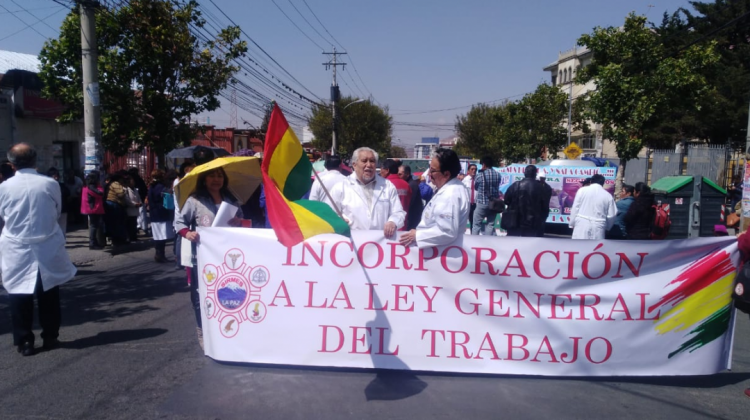 El mitin de los médicos en la avenida Saavedra. Foto: ANF.