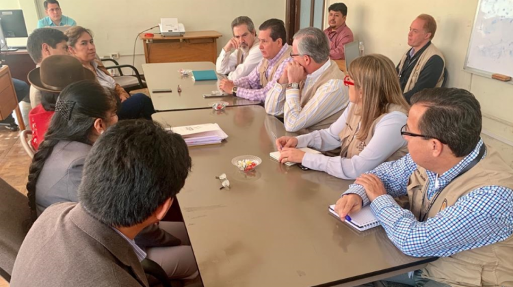 La tarde de este lunes, la Misión de Observación de la OEA se reunió con los vocales del TSE. Foto: OEA.