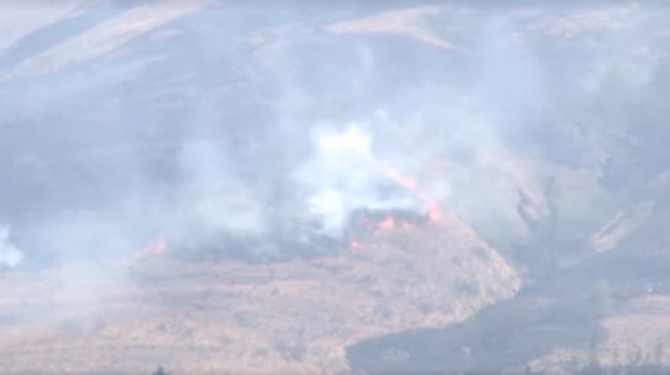 Fuego y humareda en el Parque Tunari. Foto: Gobernación de Cochabamba.