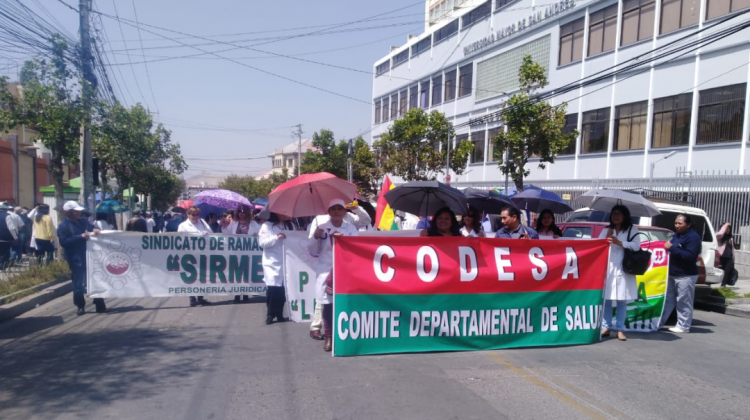 Una protesta de los médicos en la avenida Saavedra, Miraflores. Foto: ANF.