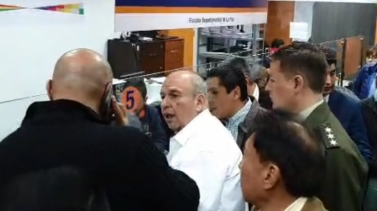 El ministro Arturo Murillo en la Fiscalía de La Paz. Foto: captura de pantalla