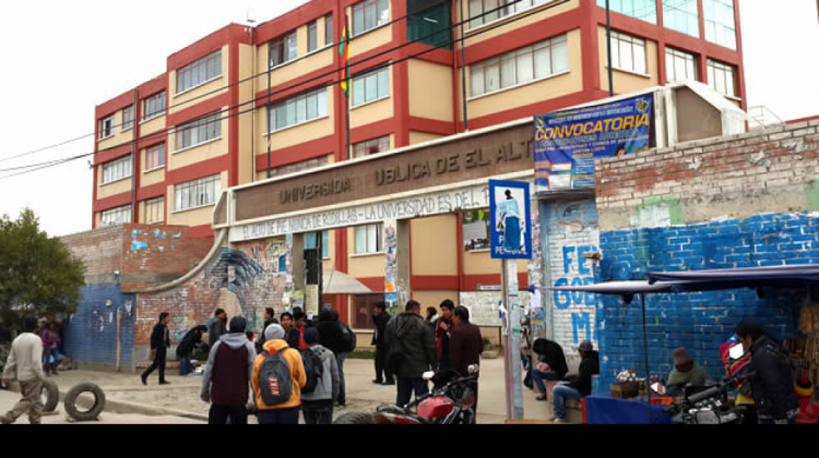 Ingreso de la Universidad Pública de El Alto (UPEA). Foto: Archivo.