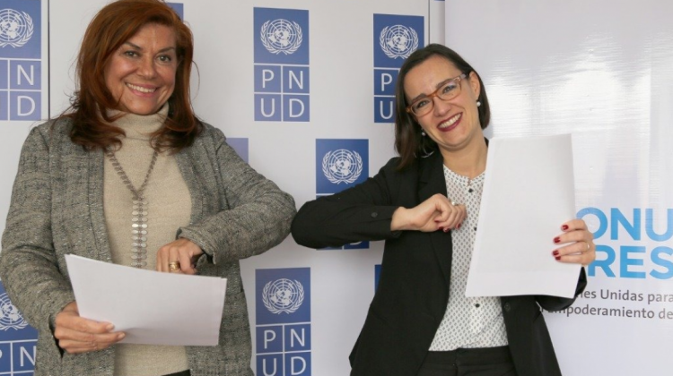 Firma del acuerdo. Foto. ONU Mujeres