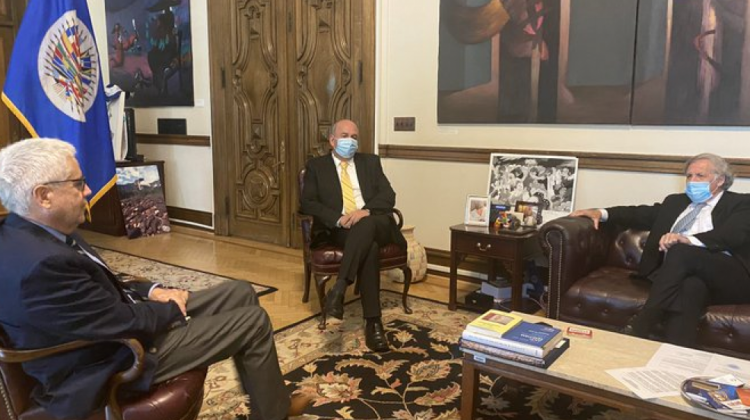Arturo Murillo en reunión con el secretario General de la Organización de los Estados Americanos (OEA), Luis Almagro. Foto: Twitter de Arturo Murillo.