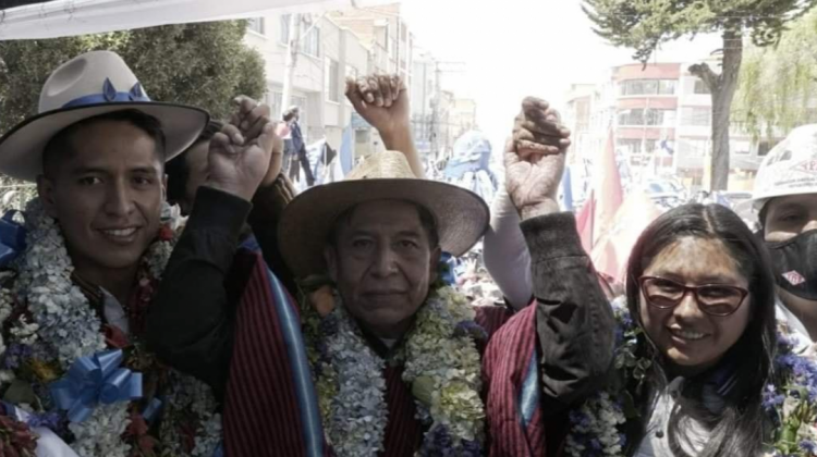 David Choquehuanca, candidato vicepresidencial por el MAS, junto a Andrónico Rodríguez y Eva Copa.