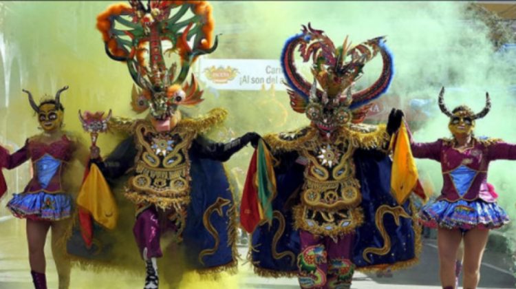 Una fraternidad en el carnaval de Oruro. Foto: archivo/La Voz de Tarija. Video: Unitepc Noticias ORURO - Red Unitepc Tv