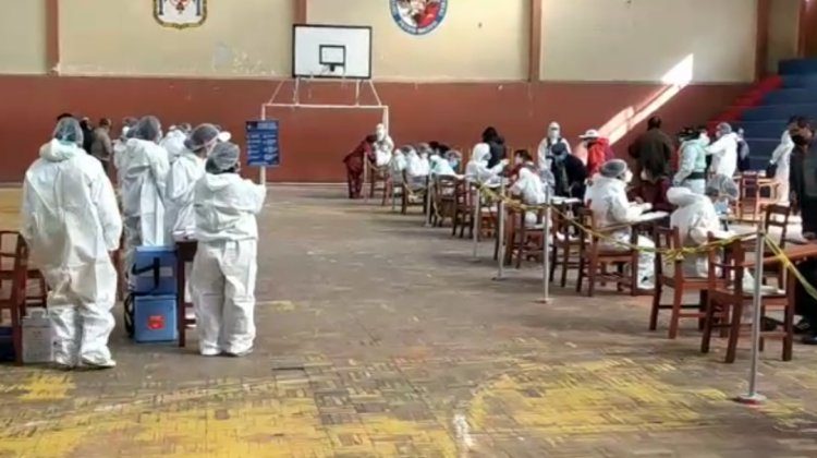 Segunda jornada de vacunación en Potosí. Foto: Captura de video de Juan Orellana.