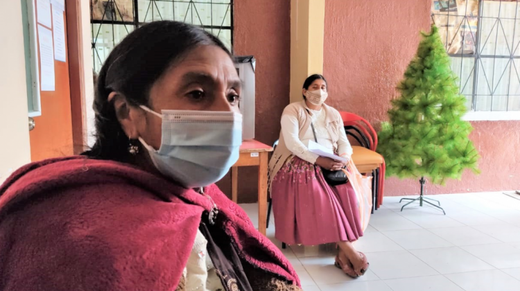 Pacientes esperan por atención en un Hospital de La Paz. Foto: ANF
