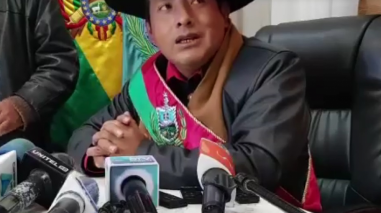 Por qué me discriminas", responde Quispe al ser consultado sobre el cargo de su esposa | ANF - Agencia de Noticias Fides