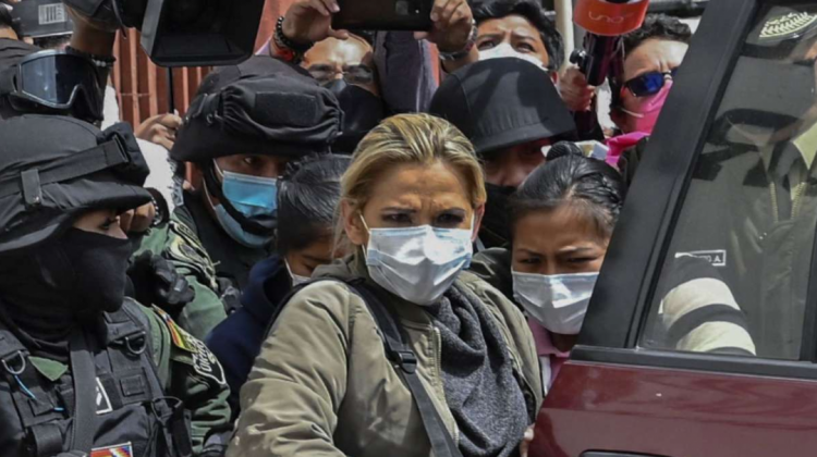 Denuncian que Jeanine Añez fue "golpeada" en la cárcel de Miraflores | ANF - Agencia de Noticias Fides