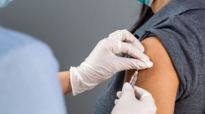 Ómicron: países de Europa endurecen medidas y encaminan la vacunación obligatoria 
