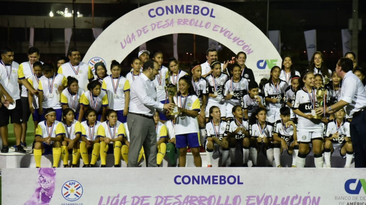 CAF y CONMEBOL promoverán el empoderamiento de las mujeres y el desarrollo sostenible a través del fútbol