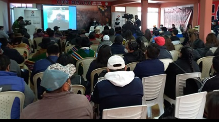 Salon-de-reuniones-COD-Oruro-representantes-de-mas-de-40-organizaciones-sociales-en-la-socializacion-del-Censo.-13-04-2022