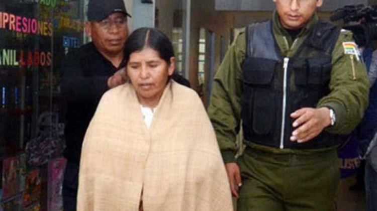 Elvira Parra, exdirectora del Fondo Indígena, cuando fue detenida en 2015. Foto: RRSS