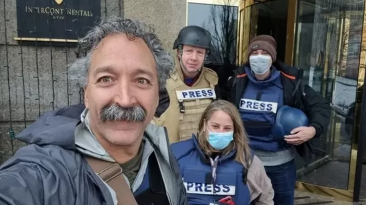 Pierre Zakrzewski (izq.) cubrió varias guerras durante años para la cadena estadounidense Fox News. Foto: Fox News.