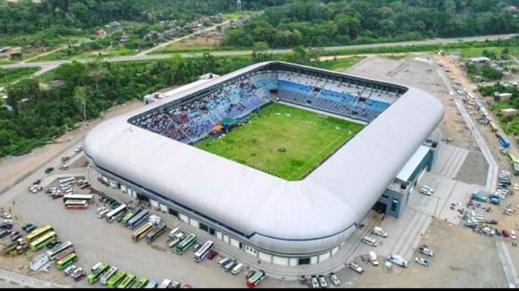 El moderno estadio de Villa Tunari donde se realizará la Copa Evo: Foto: Kawsachun Coca