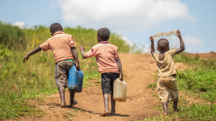 Niños en Uganda.
