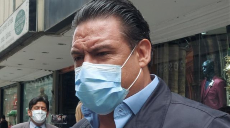 Fiscalía afirma que Revilla, exalcalde de La Paz, aún está en el país y buscan su captura