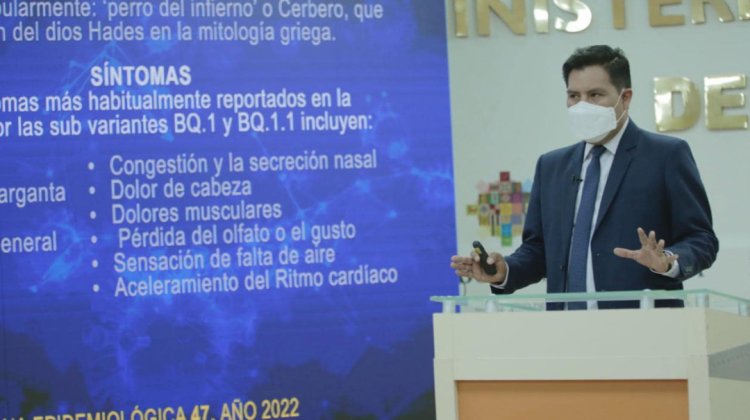 Jeyson Auza, ministro de Salud, en conferencia de prensa. Foto: Min de Salud