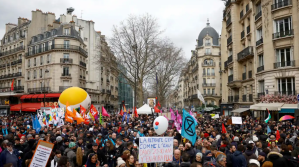 Entre 93.000 y 450.000 manifestantes en la décima huelga general contra la reforma de las pensiones en París