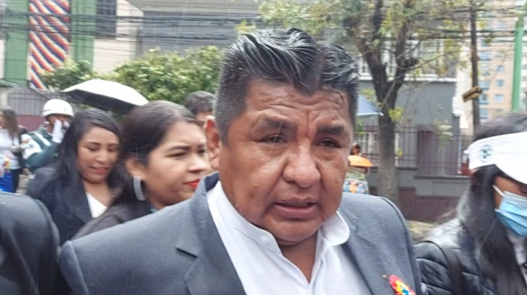 Juan Santos Cruz, ministro de Medio Ambiente y Agua tras el desfile por el Día del Mar. Foto: ANF.