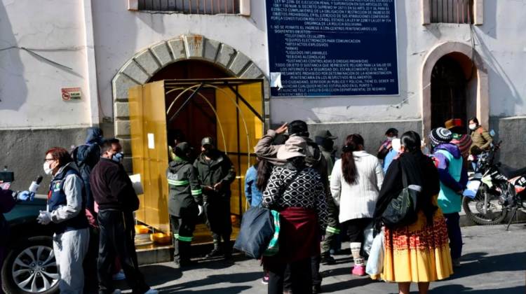 Puerta principal del penal de San Pedro. Foto archivo