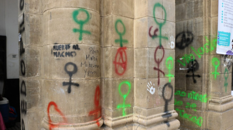 Iglesia rechaza vandalismo contra templos católicos en la marcha del 8M |  ANF - Agencia de Noticias Fides