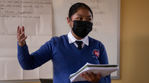 Una participante del taller de capacitación de "Voces que Cuentan" en el colegio Humberto Portocarrero Fe y Alegría.  Foto: ANF