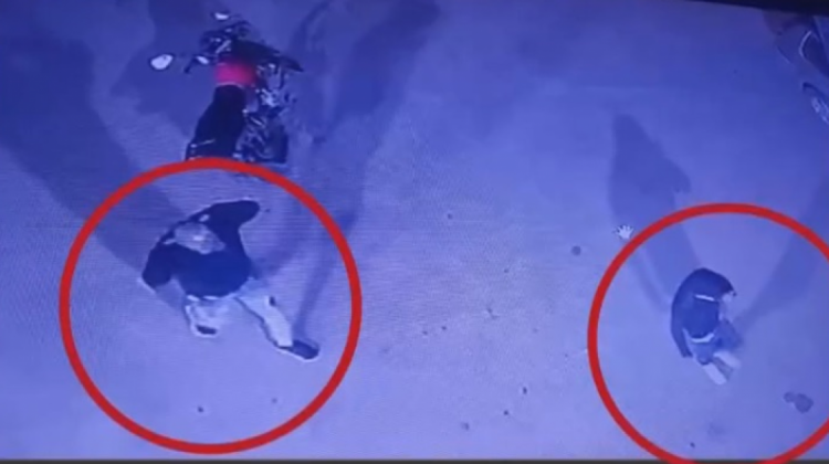 Cámara de seguridad que identifica a los dos atracadores. Captura de pantalla