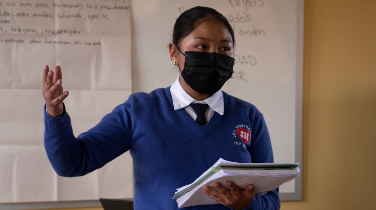 Una participante del taller de capacitación de "Voces que Cuentan" en el colegio Humberto Portocarrero Fe y Alegría.  Foto: ANF}