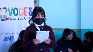 Una de las estudiantes del colegio Fernando Bravo que participó del taller de capacitación de &#34;Voces que Cuentan&#34;.   Foto: ANF