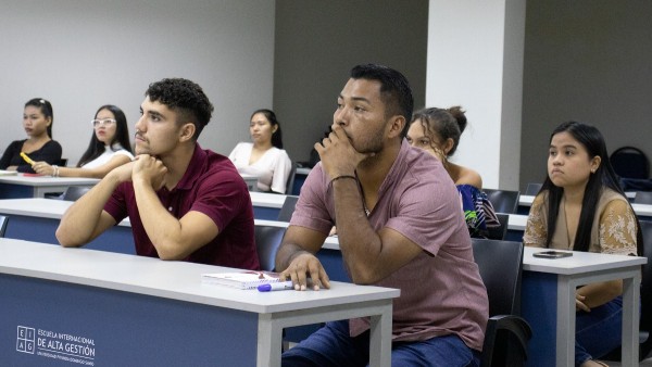 Estudiantes de distintos semestres de la carrera de Ciencias de la Comunicación Social de la UPDS.  Foto: ANF}