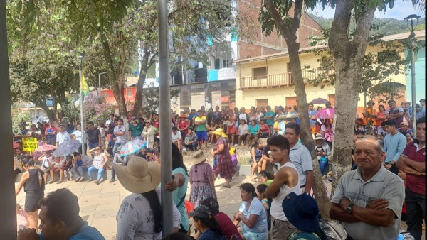 Cabildo en Mapiri para definir acciones contra la explotación de oro ilegal. Foto: Ruddy Salcedo