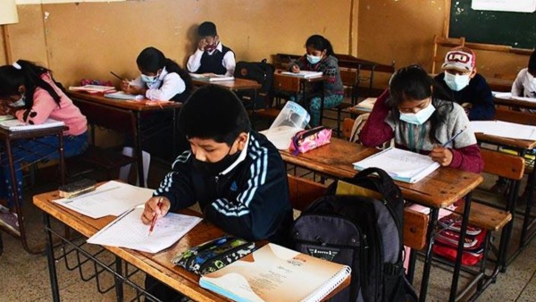 Estudiantes en aulas. Foto: Los Tiempos