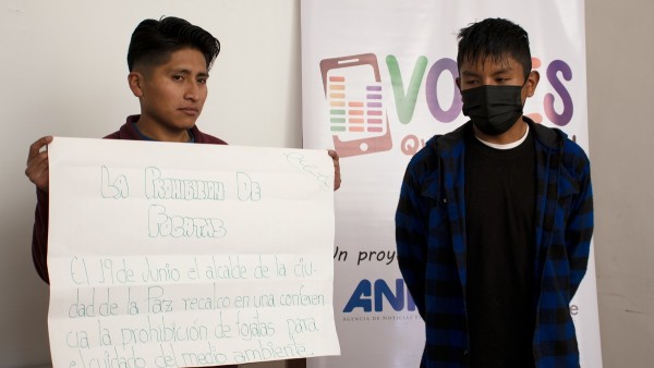 Jóvenes que son parte del programa Jóvenes Rompiendo Fronteras.   Foto: ANF}