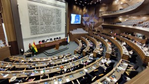 Legisladores de oposición y oficialismo esperan unirse para responder a “la declaración de guerra