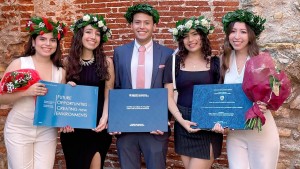 UPSA: Seis nuevos graduados con doble titulación