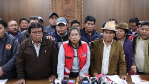 El Alto: Alcaldía y choferes acuerdan tarifa única de Bs 1, 50 y anuncian sanciones a “trameadores”
