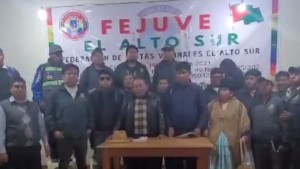 Fejuve El Alto Sur alista paro indefinido en rechazo al alza de pasajes