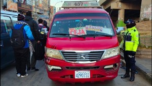 Choferes de El Alto aplicarán tarifa nocturna de Bs 2, pese a que no está en el acuerdo