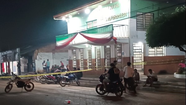 En Guayaramerín se cumplió un paro de 24 horas en demanda del puente binacional. Foto: RRSS
