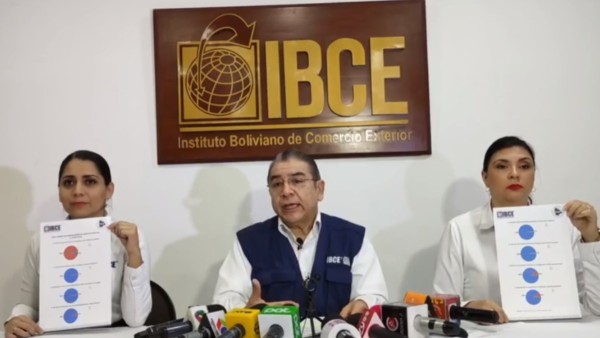 Gary Rodríguez, gerente general del IBCE, presentando los resultados de su sondeo sobre los bloqueos.
