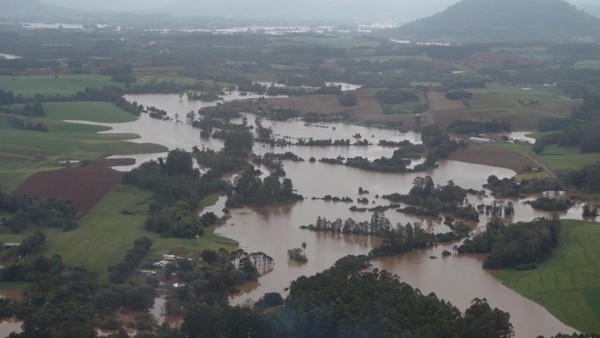 Un grave ciclón extratropical azotó con lluvias torrenciales a unos 55 municipios de la región Rio Grande do Sul, en el sur de Brasil.